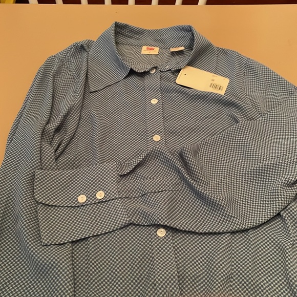 Levi’s Woman’s Everyday Blouse Medium Blue NWT - Picture 8 of 8